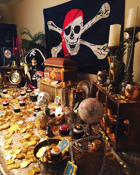 Every pirate has treasure! A perfect dessert table filled with sweet treasures Pirates Birthday Party Ideas Decoration, Pirate Dessert Table, Pirate Table Decorations, Pirates Theme Party, Table Pirate, Pirates Of The Caribbean Party, Awesome Outdoor Halloween Decorations, Pirate Decorations, Pirate Halloween Decorations