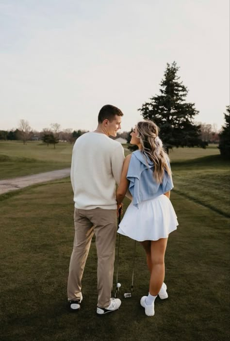 Golf Engagement Photos, Photo Prop Ideas, Couples Golfing, Creative Couples Photography, Couples Photoshoot Ideas, Cute Pregnancy Pictures, Golf Pictures, Engagement Photography Poses, Engagement Photos Fall