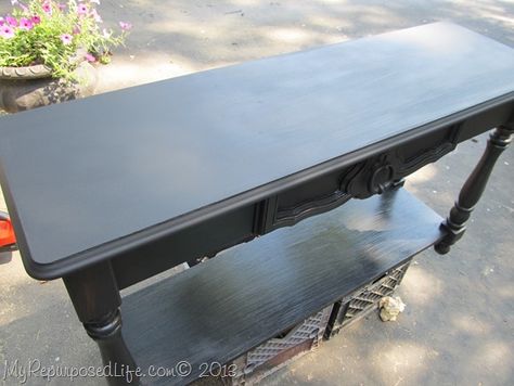 sofa table DIY chalk paint primer Sofa Table Makeover, Black Sofa Table, Diy Sofa Table, Chalky Paint, Repainting Furniture, Old Sofa, Diy Chalk Paint, Annie Sloan Paints, Table Makeover