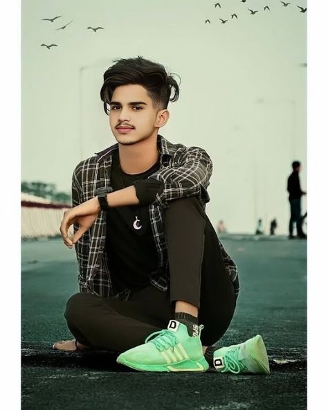 Attitude Stylish Boys Pic, Handsome Clothes, Men Fashion Photoshoot, Bride Photos Poses, Men Fashion Photo, Drawing Couple Poses, Portrait Photo Editing, Senior Portrait Poses, New Photo Style