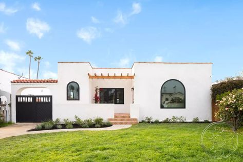 Kitchen Bright, Stucco House, Spanish Bungalow, Light Hardwood, Viking Appliances, Light Hardwood Floors, Spanish Style Home, Spanish Style Homes, Spanish Revival