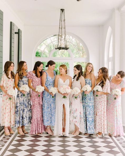 Mix and match bridesmaids dresses are definitely one of my favorite wedding trends from the past few years. What are your fave new trends… Yellow Floral Bridesmaid Dresses, Yellow Floral Bridesmaid, Bridal Picnic, Mix And Match Bridesmaids, Patterned Bridesmaid, Bridesmaid Separates, Patterned Bridesmaid Dresses, Bridesmaids Spring, Bridesmaid Proposals