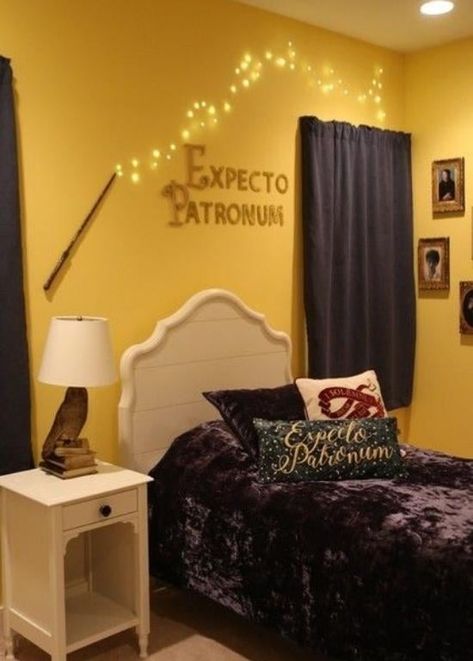 Harry Potter Decor Ideas, Harry Potter Bedroom Decor, Stile Harry Potter, Harry Potter Nursery, Harry Potter Room Decor, Harry Potter Wall, Harry Potter Hedwig, Harry Potter Bedroom, Halloween Room