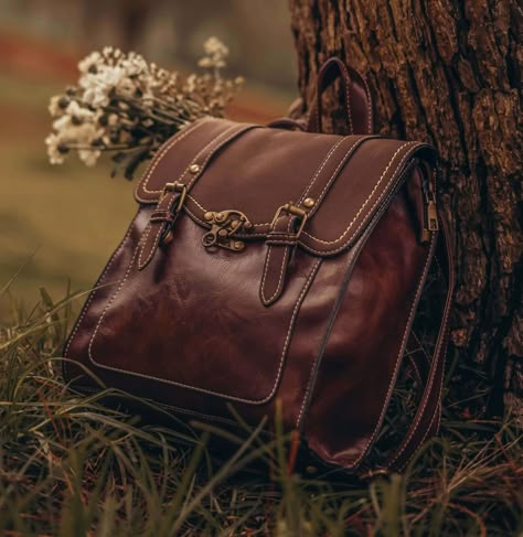 Vintage Leather Backpack, Aesthetic Backpack, Orange Backpacks, Brown Satchel, Vintage Backpacks, Brown Leather Bag, Anne With An E, Bags Aesthetic, Pretty Bags