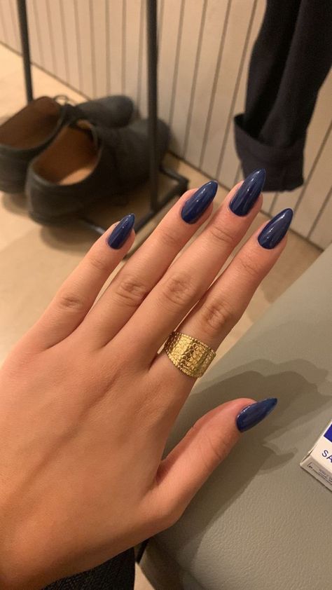 Nail Inspiration Dark Blue, Deep Navy Nails, Nails For Navy Blue Prom Dress, Dark Blue Nails Chrome, Dark Blue Aesthetic Nails, Navy Nails Almond, Nails Bleu Roi, One Colour Acrylic Nails, Dark Blue Nails Almond