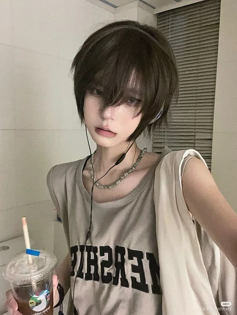 Boy Haircut For Girl, Short Hair Ulzzang, Hairstyle Tomboy, Hair Styles Girl, Short Hair Korean, Quotes Wallpaper For Mobile, Japanese Short Hair, Hair Korean, Androgynous Hair