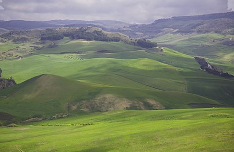 Sicilian Countryside, Map Pictures, Green Hills, Amazing Sunsets, Beautiful Sky, Landscape Photos, Sicily, The Rain, Golf Courses