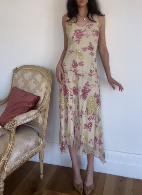 A beige dress with asymmetrical hemline and stitching, featuring a green and pink paisley floral pattern and stunning silver sequins. Fully lined. 100% silk with a polyester inner lining size: Tag says 12 (we think it fits like a M/L) model is 5’7” with a 26” waist and a C bust Fancy Spring Dresses, 90’s Dresses, Mini Birthday Dress, 2000s Dresses, Cocktail Party Attire, Unique Photoshoot, Gilmore Girls Outfits, Silk Dress Vintage, Cocktail Outfit