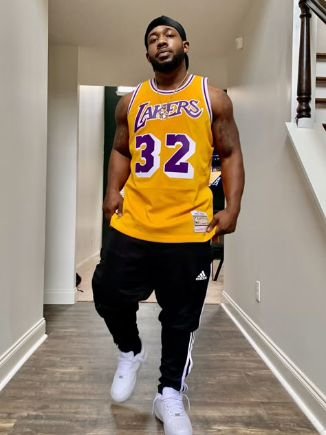 How To Wear Basketball Jersey Outfit Men, Jordan Jersey Outfits For Men, Basketball Jerseys Outfit, Lakers Outfit Men, Lakers Jersey Outfit Men, Laker Jersey Outfit Men, Men Jersey Outfit, Basketball Jersey Outfit Men, Basketball Outfits Men