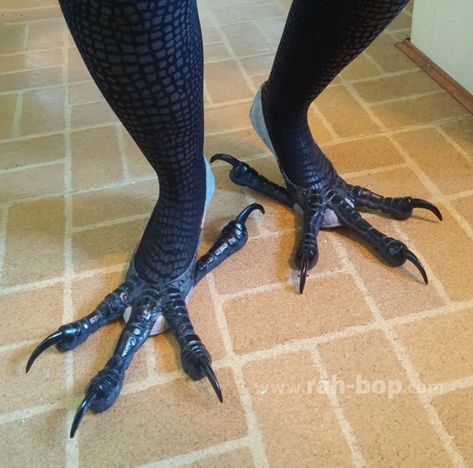 How To Make Bird Feet For Costume, Bird Feet Tutorial, Bird Feet Costume Diy, Diy Bird Legs Costume, Bird Feet Shoes, Harpy Costume Diy, Cryptid Costume Diy, Bird Feet Reference, Bird Feet Costume