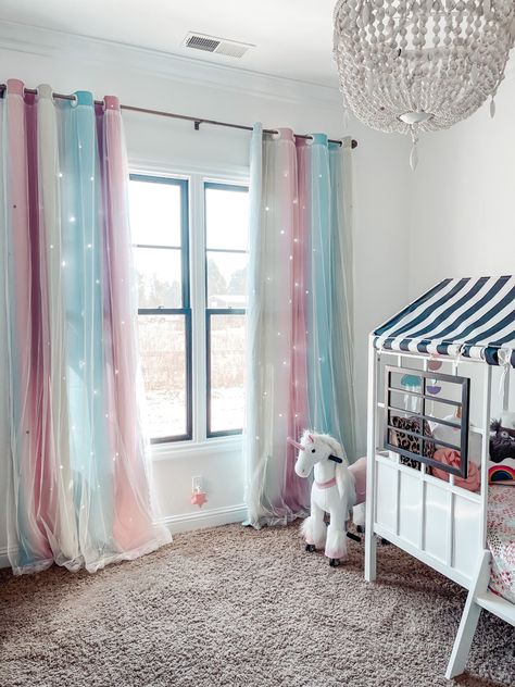 Rainbow Room Decor, Frozen Bedroom, Rainbow Bedroom, Big Girl Bedrooms, Mermaid Room, Toddler Girl Room, Rainbow Room, Princess Room, Toddler Rooms