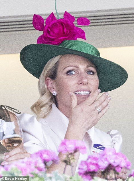 Queens of Ladies Day! Princess Anne leads the royals at Royal Ascot Rollercoaster Of Emotions, Zara Phillips, The British Royal Family, Royal Uk, Hawes And Curtis, Occasion Hats, Reine Elizabeth, The Royals, Floral Gown