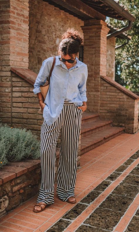 35 Italy Outfits That Are the Epitome of European Chic - MY CHIC OBSESSION Casual Natural Outfits, Hot Weather Outfits Women, Florence Street Style Italy, European September Outfits, Casual Italy Outfits, September Europe Travel Outfits, September Italy Outfits, European Casual Outfits, Italy In March Outfits