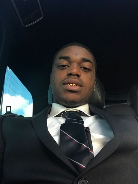 Kodak Black Wallpaper, Lil Kodak, Funny Face Photo, Legendary Pictures, 2013 Swag Era, Kodak Black, J Black, Dope Outfits For Guys, Rap Aesthetic