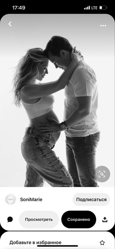 Couple Pregnancy Pictures, Maternity Shoot Outfit, Studio Maternity Shoot, Maternity Studio Photoshoot, Family Maternity Pictures, Studio Maternity Photos, Maternity Photography Poses Couple, Shooting Studio, Pregnancy Photos Couples