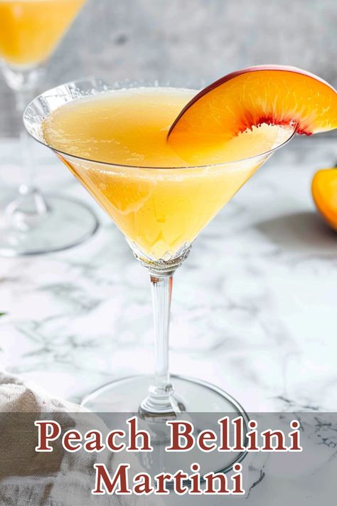 The Peach Bellini Martini is a refreshing and elegant cocktail that combines vodka, peach nectar, and prosecco. Peach Lemon Drop Martini, Summer Champagne Cocktails, Bellini Martini, Prosseco Cocktails, Christmas Champagne Cocktails, Champagne Cocktails Easy, Peach Martini, Spritz Drink, Cocktails To Make At Home