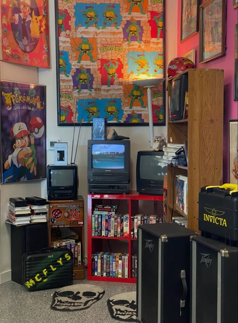 Retro Game Bedroom, Vhs Setup, Retro Video Game Room, Vintage Gaming Setup, Retro Game Aesthetic, Cluttered Bedroom Aesthetic, 2000s Room, Cluttered Bedroom, Mens Bedroom Decor