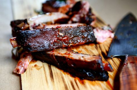 Ribs with Red Wine Barbecue Sauce | Wine Enthusiast Barbecue Sauce Recipe Easy, Barbecue Pork Ribs, How To Cook Ribs, Barbecue Sauce Recipes, Thomas Keller, Homemade Barbecue Sauce, Barbecue Ribs, Barbecue Pork, Cool Wall Decor