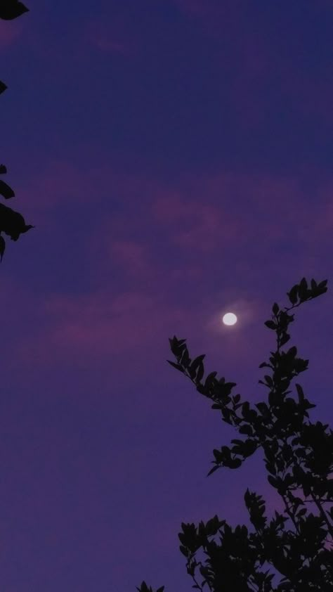 Purple Bg Aesthetic, Purple Blurry Aesthetic, Purple Nature Wallpaper, Black Phone Wallpaper, Scenery Pictures, Sky Pictures, Moon Photography, Purple Sky, Beautiful Landscape Wallpaper