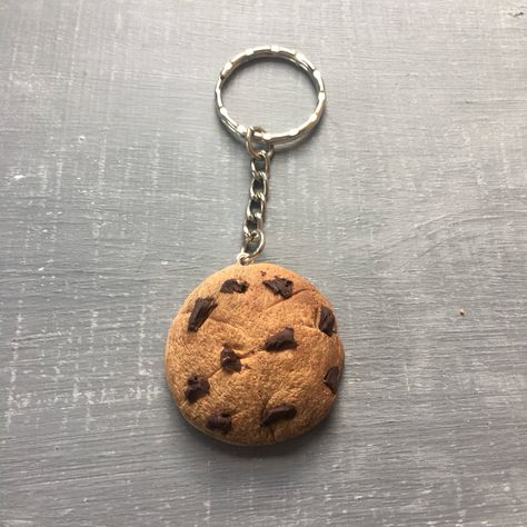 Polymer Clay Charm Ideas, Clay Biscuits, Desert Drawings, Clay Hacks, Cookie Keychain, Creepy Cookies, Polymer Clay Keyring, Clay Keyring, Magnet Painting