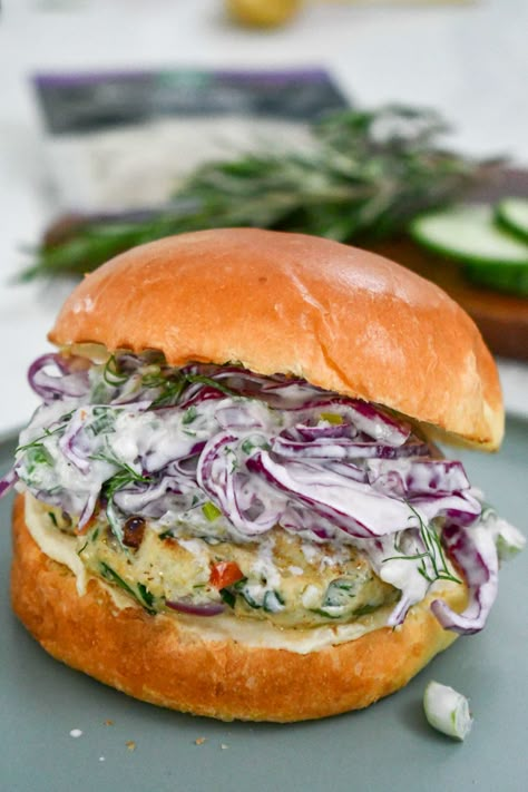 Greek Chicken Burgers with Tzatziki Slaw – The Table Of Spice Greek Chicken Burgers Tzatziki, Meal Inspiration Dinners, Hungover Dinner Ideas, Greek Chicken Burgers Recipe, Greek Wraps Recipes, High End Food Recipes, Bhan Mi Chicken, Greek Chicken Patties, Grounded Chicken Recipes