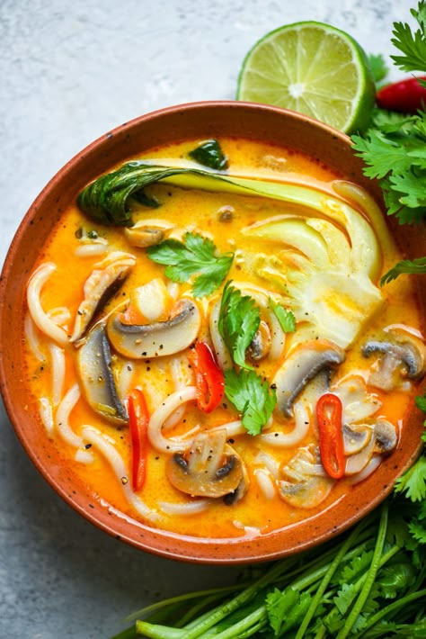 Vegan Thai Curry, Udon Noodle Soup, Curry Coconut, Udon Noodle, Quick Easy Vegan, Noodle Soup Recipe, Curry Soup, Udon Noodles, Noodle Soup Recipes