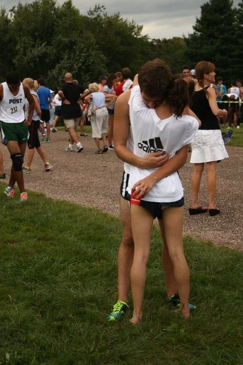 so cute.. after a xc race seriously best proposal EVER! I want this! <3 <3 Track And Field Couple Goals, Athlete Couple Aesthetic, Sports Couple Aesthetic, Track Couple Pictures, Track And Field Couples, Couples Running Aesthetic, Running Couple Aesthetic, Track Couple Goals, Athletic Couple Aesthetic