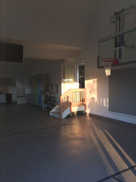 Future garage - basketball hoop in 3rd car Basketball Hoop In Garage, Garage Basketball Hoop, Bahamas House, Basketball Decor, Home Basketball Court, Basketball Ideas, Backyard Gym, Pole Barn Garage, Garage Update