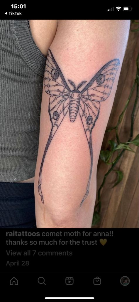 Butterfly Tattoo Ideas For Women, Comet Moth, Tattoos Floral, Tattoos Japanese, Butterfly Tattoo Ideas, Party Tattoos, Blackwork Tattoos, Tattoos Mandala, Floral Tattoos