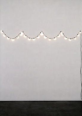 String lights in a scalloped pattern. | 46 Awesome String-Light DIYs For Any Occasion Diy String Lights, Room Photo, Art Folder, Coron, Pisco, Diy Lighting, My New Room, William Morris, Fairy Lights