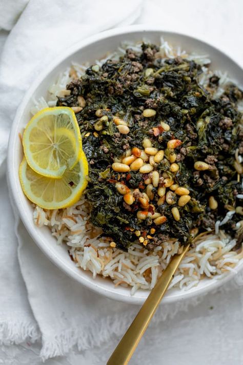 Try this authentic Lebanese style Spinach stew made with simple inexpensive ingredients. It's wholesome, well-balanced and perfect to feed a large family! Lebanese Recipes | Ramadan Recipes | Arabic Food | Middle Eastern Cooking Middle Eastern Easter Recipes, Middle Eastern Slow Cooker Recipes, Middle Eastern Spinach Recipes, Arabic Vegetable Recipes, Easy Arabic Meals, Lebanies Food, Arabic Ramadan Recipes, Mloukhia Lebanese, Lebanese Spinach Stew