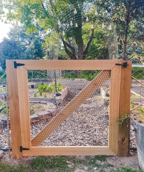 Get The Look: DIY Wood Garden Gate Diy Wood And Wire Gate, Garden Gates With Trellis, Wood And Wire Gate, Diy Wood Gate Outdoor, Diy Wood Gate, Garden Gate Diy, Archway Gate, Wood Garden Gate, Building A Wooden Gate