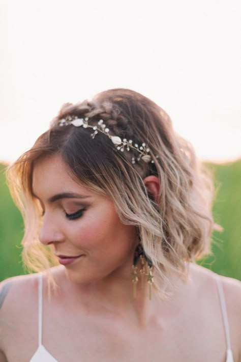 Wedding Hair Vine Short Hair, Short Wavy Hair Bridesmaid, Hair Vine Short Hair, Wedding Hairstyles For Short Hair With Headband, Short Bridal Hair Headband, Short Wedding Hair Headband, Short Wedding Hairstyles With Headband, Short Wedding Hair With Crown, Short Wedding Hair With Tiara