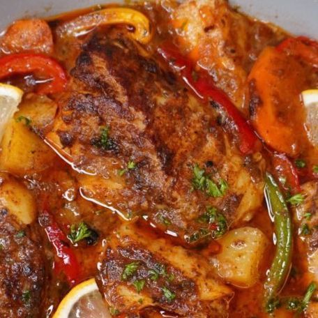 Kay on Instagram: "JAMAICAN BROWN STEW BONELESS WHITE FISH 🧨💥🇯🇲💃🏽💯🤤. The ultimate Brown stew fish rich flavoursome fish dish without all the bones. Fresh cod marinated in authentic seasonings then seared and cooked down in a rich yard style sweet spicy gravy with carrots and potatoes. So flavoursome and finger licking good. This was so good 🤤, . . DM FOR MORE INFO TO GET MY DAILY RECIPES. . . #brownstewfish #bonelessfish #fish #jamaicanfish #newyork #caribbean #usa #foodreels #foodshare #foodinspo #dinner #sundaydinner #yummm #lovefood #amazing #incredible #explorepage #trending #instadaily #atlanta #florida #london #healthyfood #healthyeating #american #foodgasm #foodstagram #viral #musttryfood #miami" Brown Stew Fish, Jamaican Brown Stew, Stew Fish, Spicy Gravy, Caribbean Food, Fish Stew, Carrots And Potatoes, Cod Fish, Daily Recipes