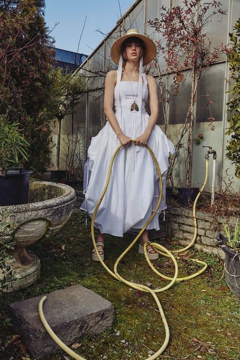 Anna Steiningerova ELLE Hungary Per Appelgreen Fashion Photos Garden Hose Photoshoot, Garden Fashion Editorial, Gardening Photoshoot, Hat Fashion Photography, Farmer Fashion, Cottage Fashion, Eclectic Wardrobe, Countryside Fashion, Fashion Editorial Photography