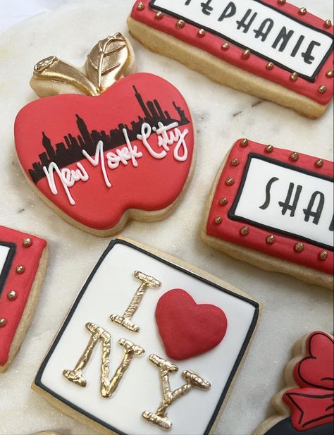 New York City Cookies, Nyc Cookies Decorated, New York Cookies Decorated, New York City Birthday Party, Sweet 16 New York City Theme, New York Theme Party, Nyc Cookies, Nyc Birthday, New York Cookies