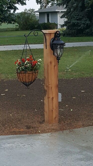 Farmhouse Fence Post Lights, 4x4 Light Post Outdoor Diy, Exterior Light Post Ideas, Lamp Post Fall Decorating Ideas, Front Yard Lamp Post Ideas, Garden Light Post, Garden Light Post Ideas, Decorative Post, Outdoor Lamp Post