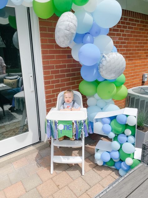 Birthday Highchair Decorations, Hole In One Birthday Party, Hole In One First Birthday, 1 Year Birthday Party Ideas, Masters Party, Classy Birthday Party, Golf First Birthday, Golf Theme Party, Par Tee