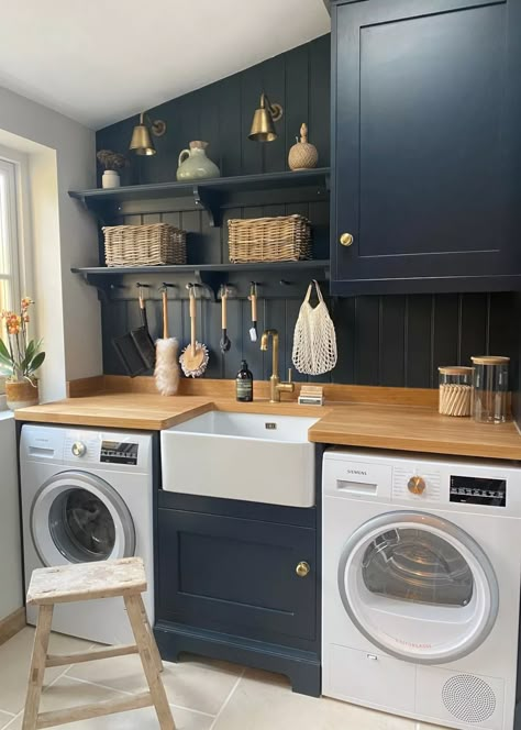 Small Utility Room, Utility Room Designs, Dream Laundry Room, Laundry Room Wallpaper, Laundry Room Closet, Laundry Room Layouts, Laundry Room Renovation, Laundry Design, Laundry Room Ideas