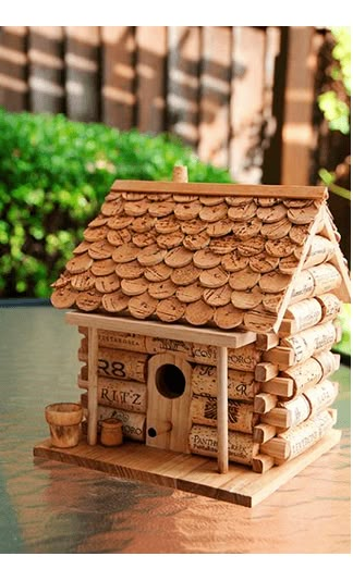 Cork Birdhouse, Wine Cork Birdhouse, Wine Cork Ornaments, Wine Cork Diy Crafts, Wine Cork Projects, Cork Crafts Diy, Bird Houses Ideas Diy, Wine Cork Art, Cork Ornaments