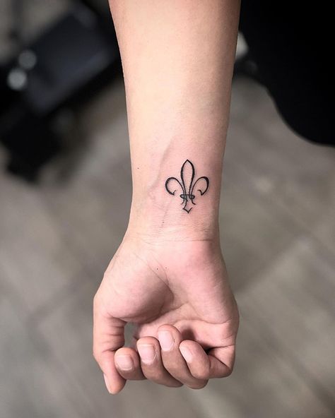 Dainty Fleur De Lis Tattoo, Acadian Tattoo Ideas, French Lily Tattoo, Fluer De Lis Tattoo With Flowers, French Heritage Tattoo, Florence Symbol Tattoo, Simple New Orleans Tattoo, Small New Orleans Tattoo, Flur De Lis Tattoo Design