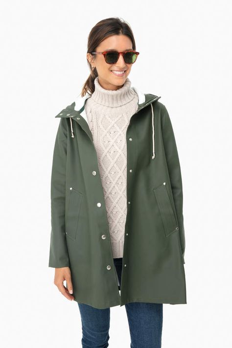 Stutterheim Pale Pink Mosebacke Raincoat Mosebacke Raincoat, Raincoat Outfit, Green Raincoat, Winter Capsule Wardrobe, Hooded Raincoat, Raincoats For Women, Classic Coats, Rainy Season, Green Coat