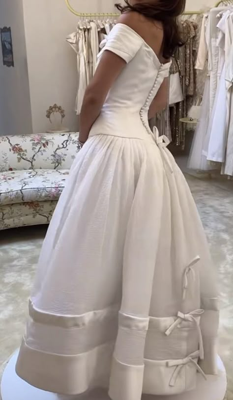 90s Wedding Dress, Wedding Dress Back, Vera Wang Wedding, Bow Wedding, Wedding Dresses Vera Wang, Bow Wedding Dress, Cute Wedding Dress, Dream Wedding Ideas Dresses, Dress Back