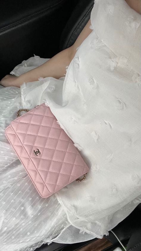 Pink Chanel Wallet On Chain, Channel Wallet On Chain, Pink Chanel Bag Outfit, Chanel Woc Outfit, Woc Outfit, Woc Chanel, Designer Wishlist, Pink Chanel Bag, Chanel Bag Outfit