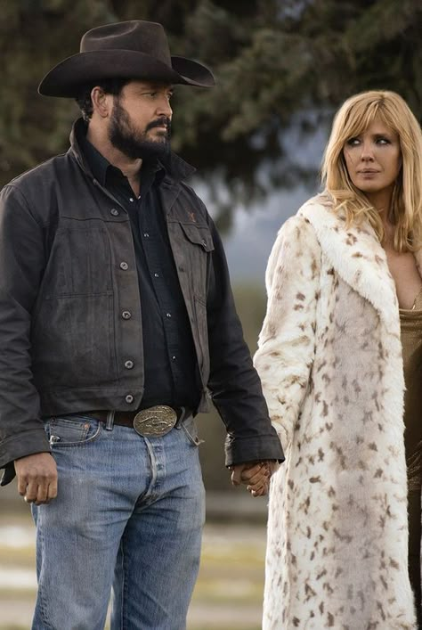 Yellowstone Couple Costume, Beth Dutton And Rip Costumes, Beth Dutton Costume Ideas, Beth Dutton Yellowstone, Yellowstone Outfits, Cookie Costume, Cute Couples Costumes, Yellowstone T Shirts, Luke Grimes