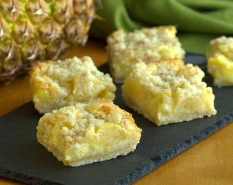 Pineapple crumble bars Pineapple Crumble, Perfect Lemon Bars, Lemon Bar, Cereal Bar, Crumble Bars, Dessert Bar Recipe, Vegetarian Breakfast Recipes, Egg Free Recipes, Cake Bars