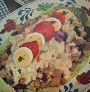 Huzarensla (Dutch 'Russian' salad) Dutch Salad, Russian Beet Salad, Russian Salad Recipe, Warm Salads, Russian Salad, Unusual Recipes, Greek Salad Dressing, Dutch Food, Dutch Language