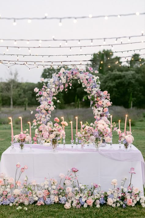 Pink And Lilac Wedding Decor, Lilac And Blush Pink Wedding, Lilac Outdoor Wedding, Lavender And Pink Wedding Decorations, Lilac And Rose Wedding, Light Pink And Purple Wedding, Couple Table Wedding, Wedding Pastel Theme, Lilac And Pink Wedding