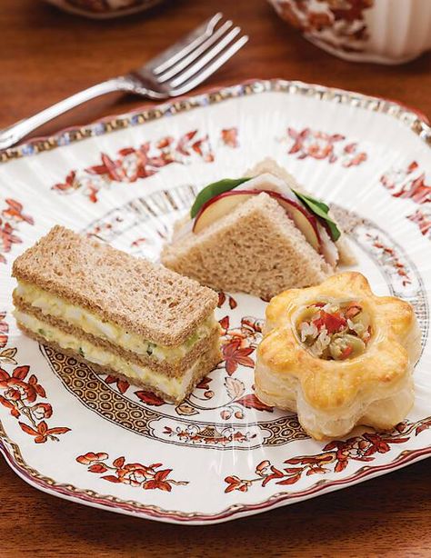 You will fall in love with these delectable Turkey-Apple Tea Sandwiches. Pastry Flowers, Curried Egg Salad, Christmas Teas, Curry Egg Salad, Turkey Apple, Savory Baking, Tea Sandwich, Pour Decisions, Honey Wheat Bread