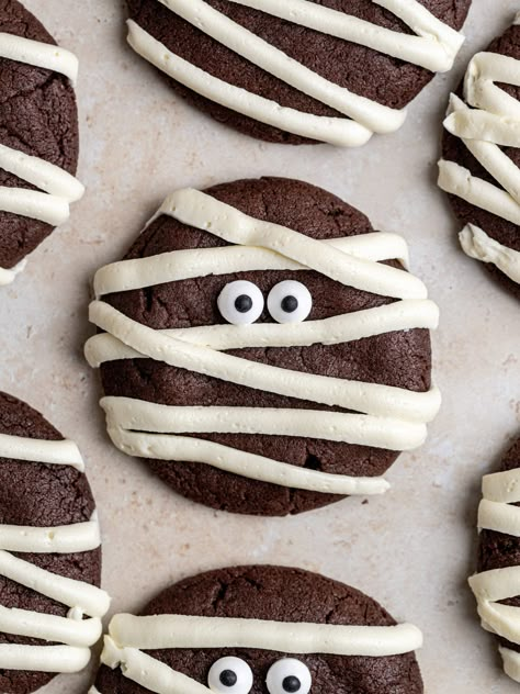 Halloween Mummy Cookies Halloween Mummy Cookies, Halloween Dessert Ideas, Mummy Cookies, Homemade Cake Mixes, Postres Halloween, Candy Eyes, Cookies Halloween, Dulces Halloween, Best Chocolate Desserts